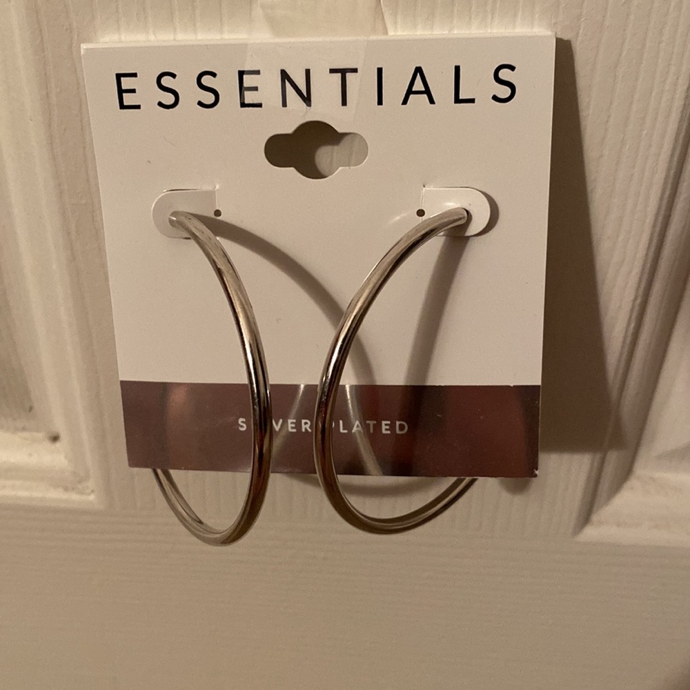 Silver Tone Hoop Earrings!!